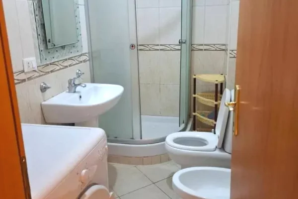 Shtepi me qera Apartament ne Tirane, 1+1, Mobilimi E mobiluar, Pagesa 65,000  Leke.