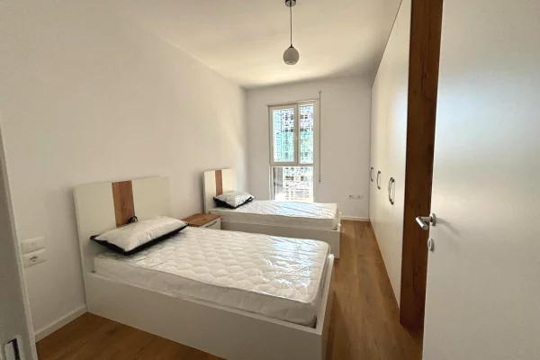 Shtepi me qera Apartament ne Tirane, 2+1, Mobilimi E mobiluar, Pagesa 80,000  Leke.