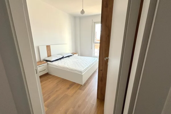 Shtepi me qera Apartament ne Tirane, 2+1, Mobilimi E mobiluar, Pagesa 80,000  Leke.