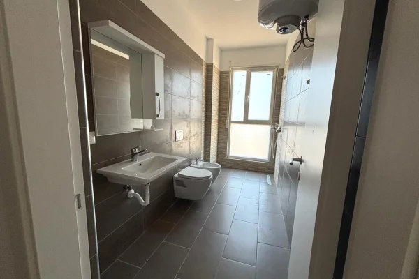 Shtepi me qera Apartament ne Tirane, 2+1, Mobilimi E mobiluar, Pagesa 80,000  Leke.