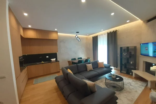 Shtepi me qera Apartament ne Tirane, 2+1, Mobilimi E mobiluar, Pagesa 1,100  Euro.