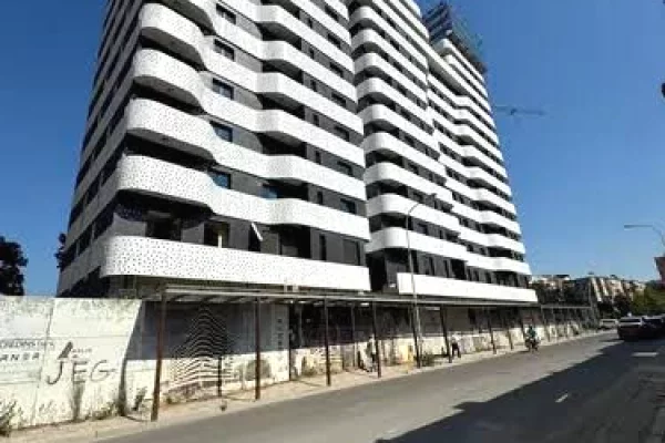 Shtepi ne shitje Apartament ne Tirane, 1+1, Mobilimi Bosh, pa mobiluar, Pagesa 190,000  Euro.