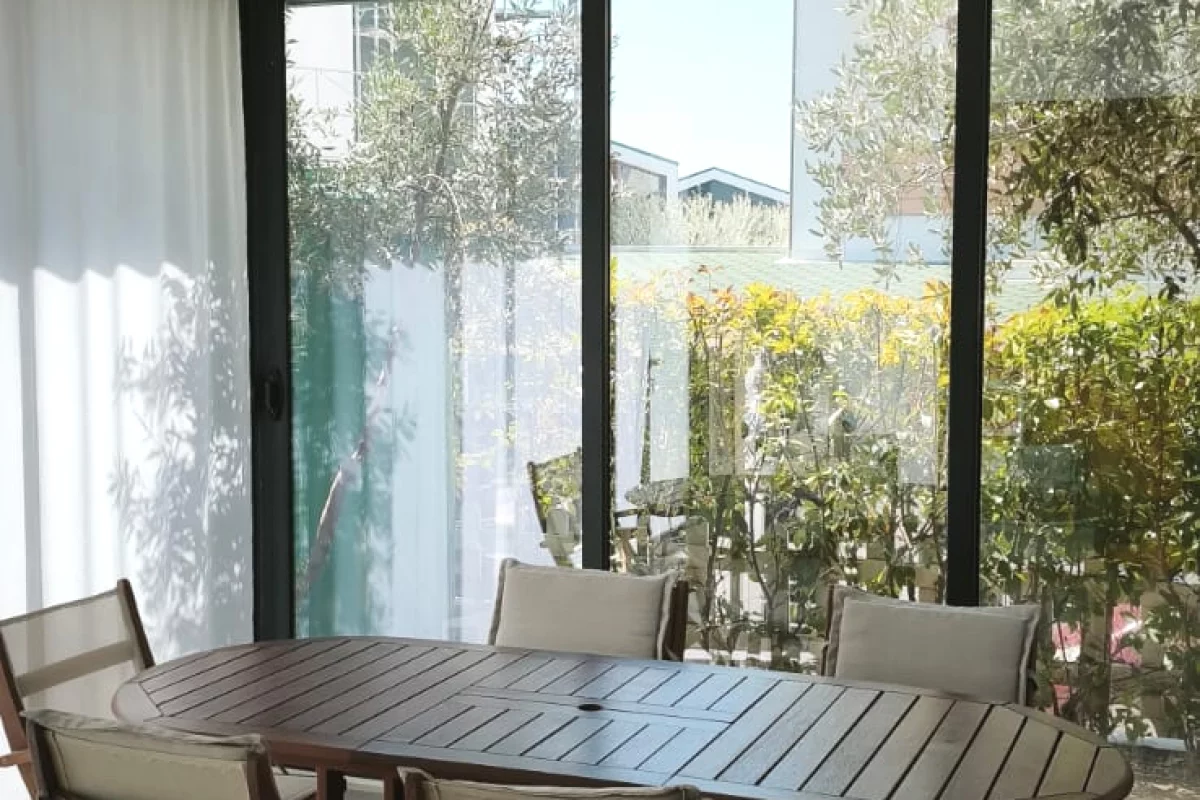 Shtepi me qera Apartament ne Tirane, 3+1, Mobilimi E mobiluar, Pagesa 2,000  Euro.