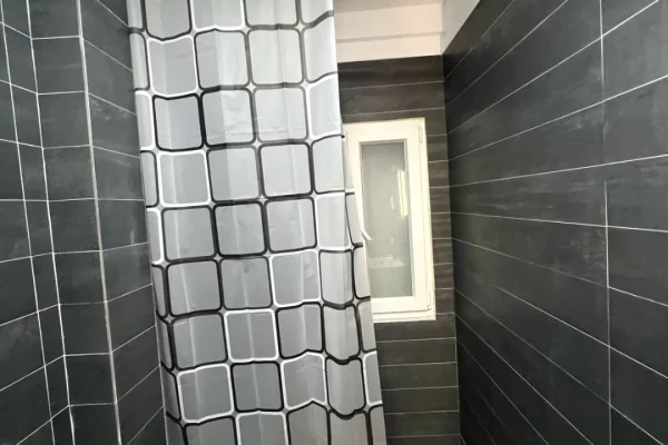 Shtepi ne shitje Apartament ne Tirane, 1+1, Mobilimi E mobiluar, Pagesa 120,000  Euro.