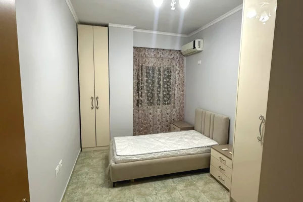 Shtepi me qera Apartament ne Tirane, 3+1, Mobilimi E mobiluar, Pagesa 55,000  Leke.
