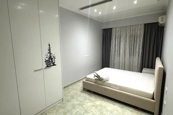 Shtepi me qera Apartament ne Tirane, 3+1, Mobilimi E mobiluar, Pagesa 55,000  Leke.