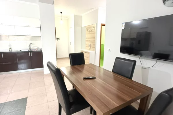 Shtepi me qera Apartament ne Tirane, 3+1, Mobilimi E mobiluar, Pagesa 1,000  Euro.