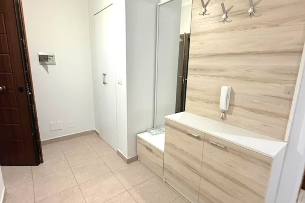 Shtepi me qera Apartament ne Tirane, 3+1, Mobilimi E mobiluar, Pagesa 1,000  Euro.