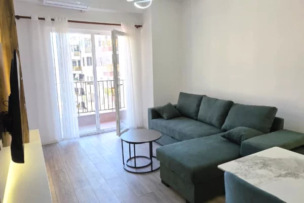Shtepi me qera Apartament ne Tirane, 2+1, Mobilimi E mobiluar, Pagesa 700  Euro.