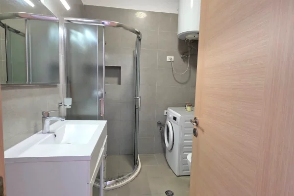 Shtepi me qera Apartament ne Tirane, 2+1, Mobilimi E mobiluar, Pagesa 95,000  Leke.