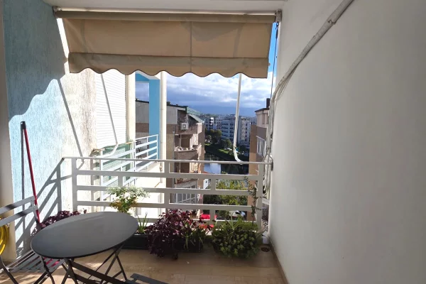 Shtepi me qera Apartament ne Tirane, 2+1, Mobilimi E mobiluar, Pagesa 95,000  Leke.