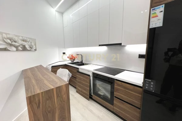 Shtepi ne shitje Apartament ne Vlore, 2+1, Mobilimi E mobiluar, Pagesa 210,000  Euro.