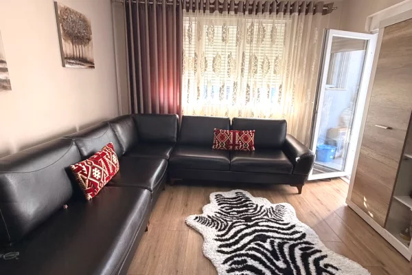 Shtepi ne shitje Apartament ne Tirane, 2+1, Mobilimi E mobiluar, Pagesa 306,900  Euro.