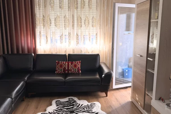 Shtepi ne shitje Apartament ne Tirane, 2+1, Mobilimi E mobiluar, Pagesa 306,900  Euro.