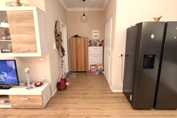 Shtepi ne shitje Apartament ne Tirane, 2+1, Mobilimi E mobiluar, Pagesa 306,900  Euro.