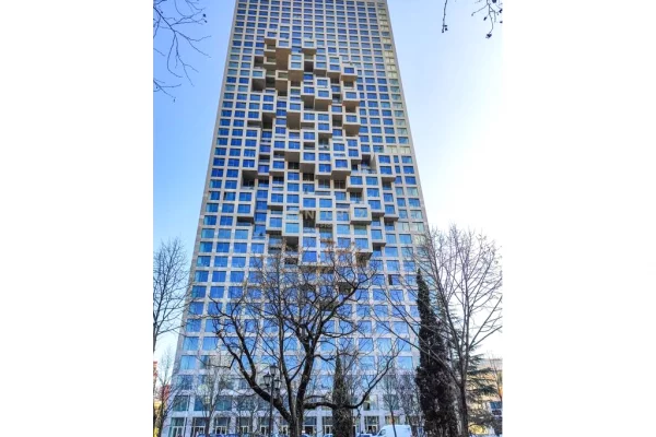 Ambient biznesi ne shitje 1+1 ne Tirane - 2,400,000 Euro