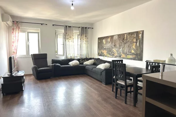 Appartamento in affitto a Tirana 2+1, Arredato
