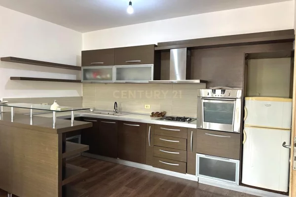 Appartamento in affitto a Tirana 2+1, Arredato