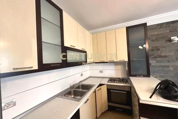 Shtepi me qera Apartament ne Tirane, 2+1, Mobilimi E mobiluar, Pagesa 60,000  Leke.