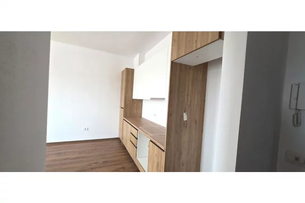 Shtepi ne shitje Apartament ne Tirane, 1+1, Mobilimi Bosh, pa mobiluar, Pagesa 99,932  Euro.