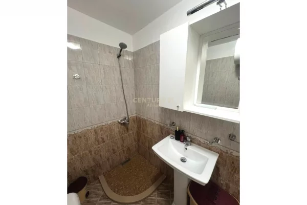 Shtepi me qera Apartament ne Tirane, 1+1, Mobilimi E mobiluar, Pagesa 500  Euro.