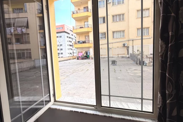 Shtepi me qera Apartament ne Tirane, 3+1, Mobilimi E mobiluar, Pagesa 700  Euro.