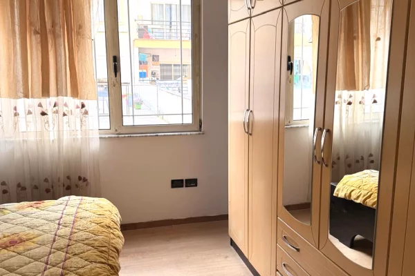 Shtepi me qera Apartament ne Tirane, 3+1, Mobilimi E mobiluar, Pagesa 700  Euro.