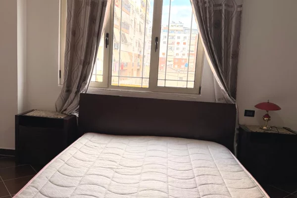Shtepi me qera Apartament ne Tirane, 3+1, Mobilimi E mobiluar, Pagesa 700  Euro.