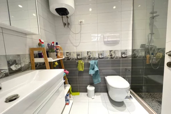 Shtepi me qera Apartament ne Tirane, 1+1, Mobilimi E mobiluar, Pagesa 900  Euro.