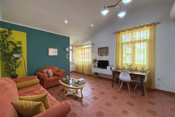 Shtepi me qera 2+1 ne Tirane - 80,000 Leke