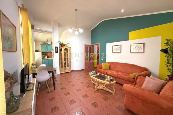 Shtepi me qera Apartament ne Tirane, 2+1, Mobilimi E mobiluar, Pagesa 80,000  Leke.