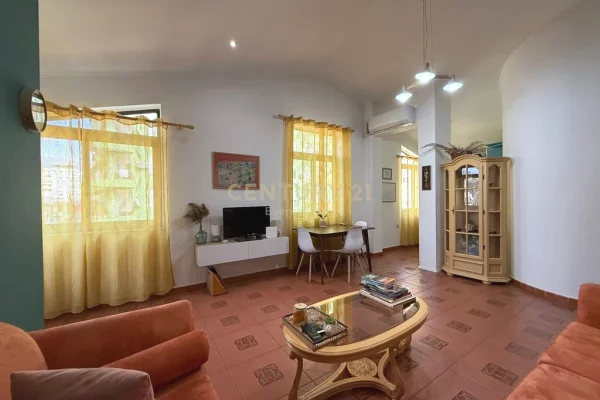 Shtepi me qera Apartament ne Tirane, 2+1, Mobilimi E mobiluar, Pagesa 80,000  Leke.