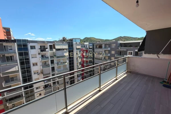 Shtepi me qera Apartament ne Tirane, 2+1, Mobilimi E mobiluar, Pagesa 80,000  Leke.