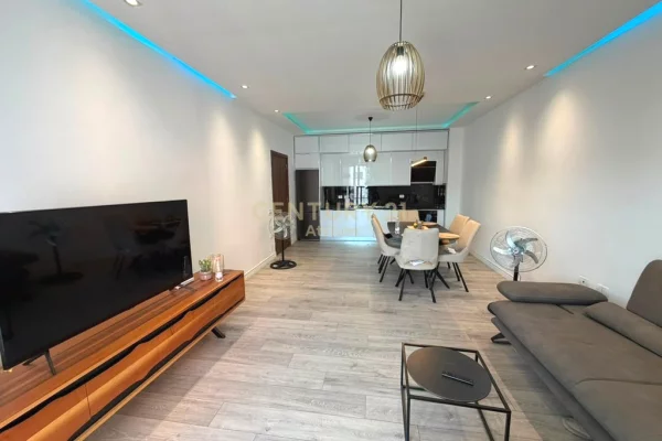 Shtepi me qera Apartament ne Tirane, 2+1, Mobilimi E mobiluar, Pagesa 80,000  Leke.
