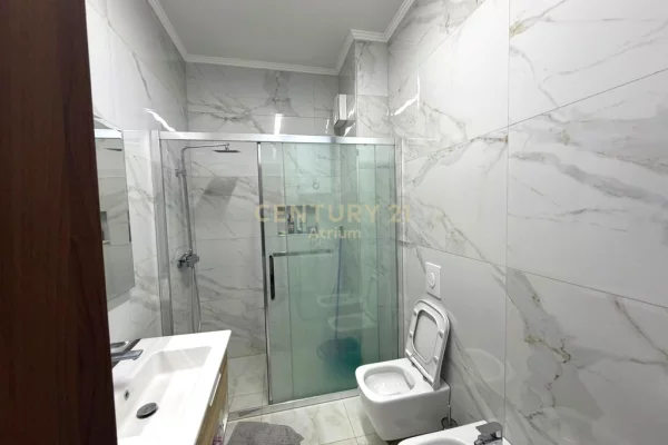 Shtepi me qera Apartament ne Tirane, 2+1, Mobilimi E mobiluar, Pagesa 80,000  Leke.