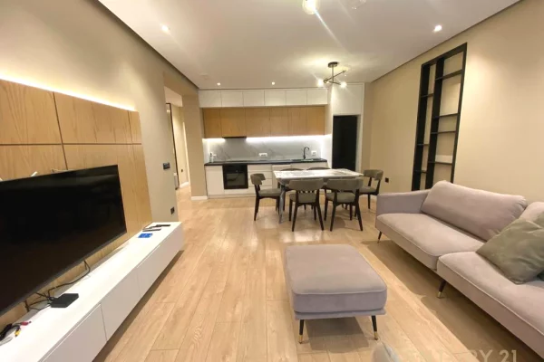 Shtepi me qera 2+1 ne Tirane - 1,100 Euro