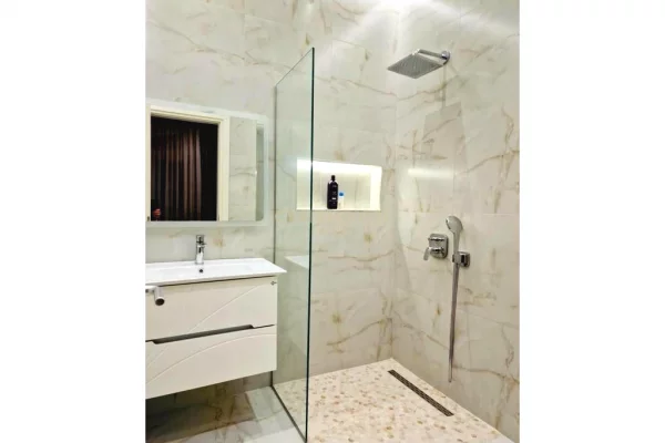Shtepi me qera Apartament ne Tirane, 2+1, Mobilimi E mobiluar, Pagesa 850  Euro.