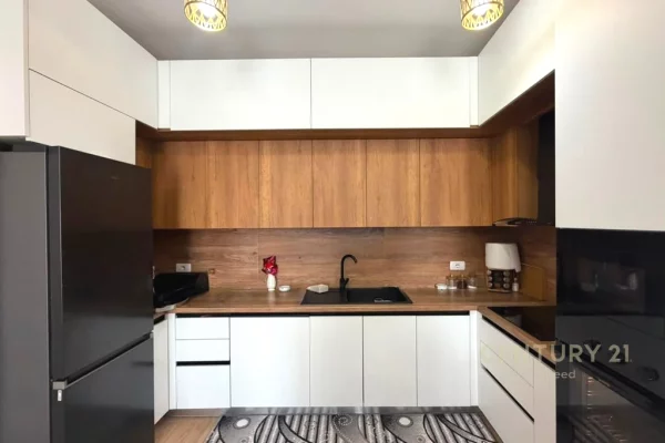Shtepi ne shitje Apartament ne Tirane, 3+1, Mobilimi E mobiluar, Pagesa 200,000  Euro.