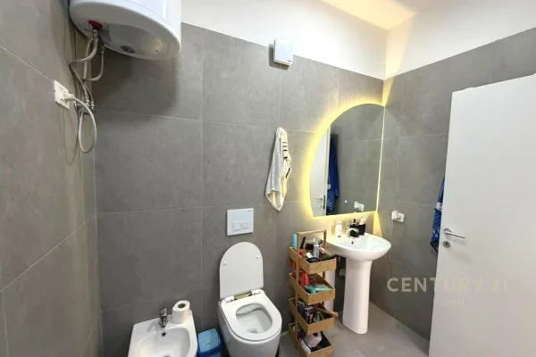 Shtepi ne shitje Apartament ne Tirane, 3+1, Mobilimi E mobiluar, Pagesa 200,000  Euro.
