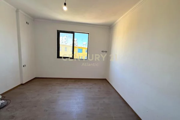 Shtepi ne shitje Apartament ne Durres, 1+1, Mobilimi E mobiluar, Pagesa 75,000  Euro.