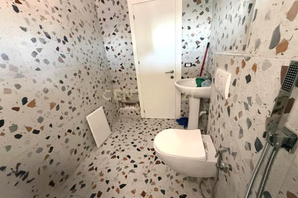 Shtepi ne shitje Apartament ne Durres, 1+1, Mobilimi E mobiluar, Pagesa 75,000  Euro.