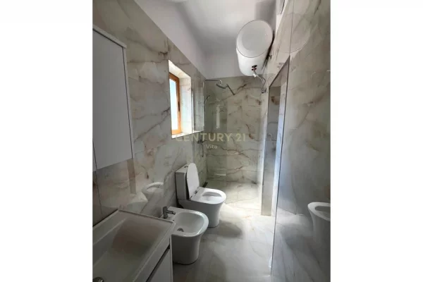 Shtepi ne shitje Shtepi Private ne Durres, 4+1, Mobilimi E mobiluar, Pagesa 370,000  Euro.