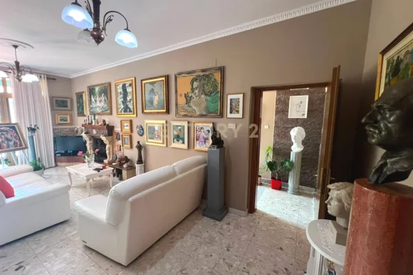 Shtepi ne shitje Shtepi Private ne Durres, 4+1, Mobilimi E mobiluar, Pagesa 370,000  Euro.