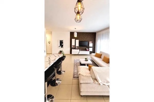 Shtepi ne shitje Apartament ne Tirane, 2+1, Mobilimi E mobiluar, Pagesa 295,000  Euro.