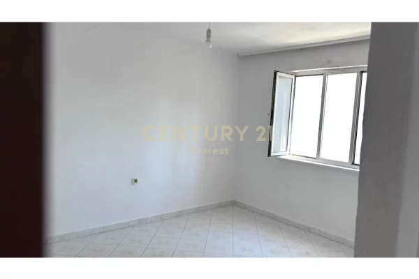 Shtepi ne shitje Apartament ne Tirane, 2+1, Mobilimi Bosh, pa mobiluar, Pagesa 125,000  Euro.