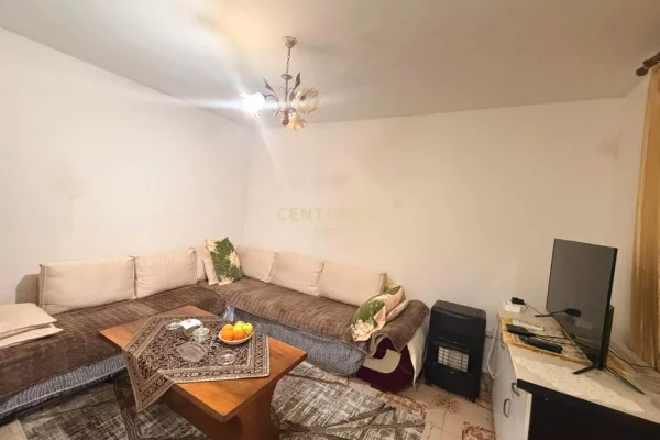 Shtepi ne shitje Apartament ne Tirane, 2+1, Mobilimi E mobiluar, Pagesa 150,000  Euro.
