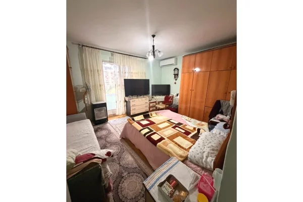 Shtepi ne shitje Apartament ne Tirane, 2+1, Mobilimi E mobiluar, Pagesa 150,000  Euro.
