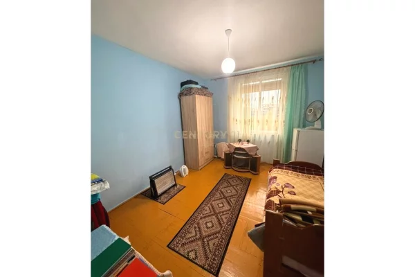 Shtepi ne shitje Apartament ne Tirane, 2+1, Mobilimi E mobiluar, Pagesa 150,000  Euro.