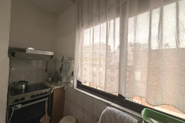 Shtepi ne shitje Apartament ne Tirane, 2+1, Mobilimi E mobiluar, Pagesa 150,000  Euro.