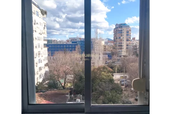 Shtepi ne shitje Apartament ne Tirane, 2+1, Mobilimi E mobiluar, Pagesa 150,000  Euro.